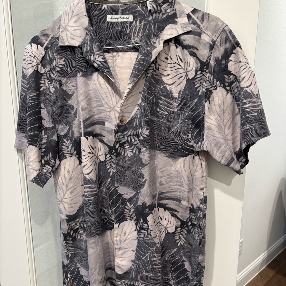 Tommy Bahama Men's Black and Gray Leaf Print Shirt